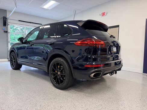 Used 2016 Porsche Cayenne AWD/4WD image 5
