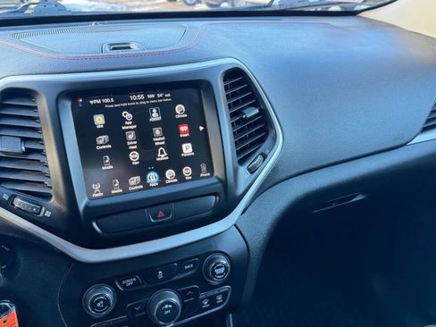 Used 2017 Jeep Cherokee Trailhawk w/ Cold Weather Group image 22