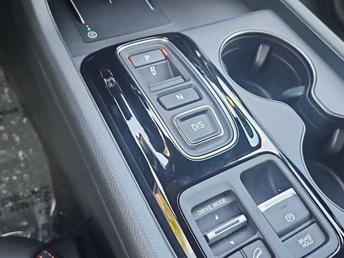 Used 2025 Honda Pilot TrailSport image 22