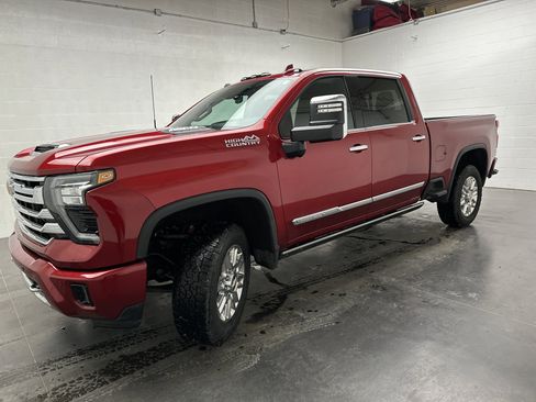 Used 2024 Chevrolet Silverado 2500 High Country w/ Technology Package image 5