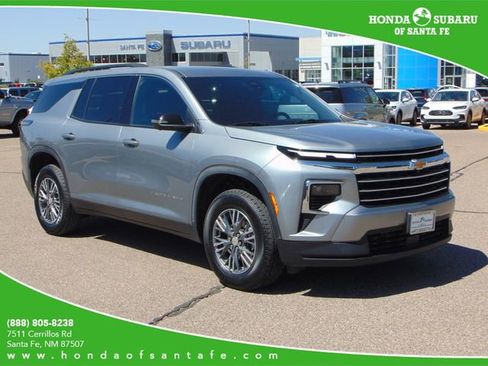 Used 2024 Chevrolet Traverse LT AWD/4WD image 1
