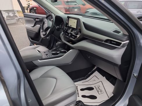 Used 2023 Toyota Highlander XLE image 15