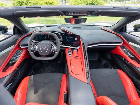 Used 2025 Chevrolet Corvette Stingray Preferred Conv w/ Z51 Performance Package RWD image 10