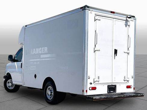 Used 2017 Chevrolet Express 3500 RWD image 11
