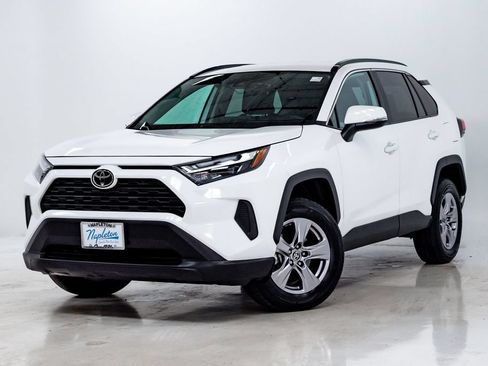 Used 2025 Toyota RAV4 XLE AWD/4WD image 1
