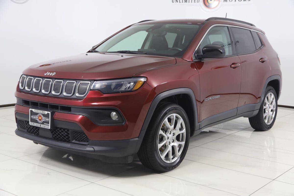 Used 2022 Jeep Compass Latitude w/ Sun and Sound Group AWD/4WD image 5