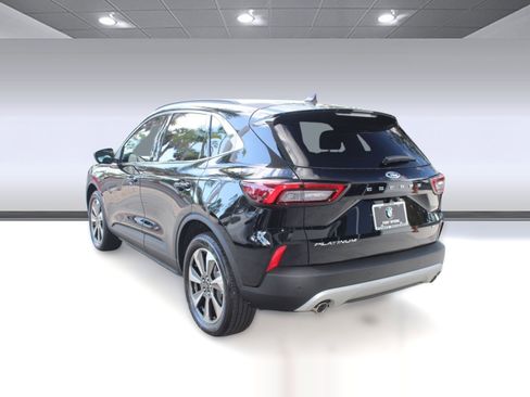 Used 2023 Ford Escape Platinum image 3
