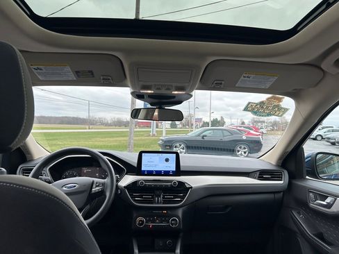 Used 2020 Ford Escape SE image 12