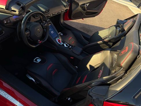 Used 2020 Lamborghini Huracan EVO RWD image 18