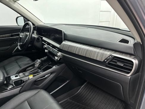 Used 2024 Kia Telluride EX w/ EX Captain's Chair Package FWD image 31