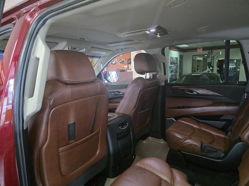 Used 2019 Cadillac Escalade Premium Luxury AWD/4WD image 37