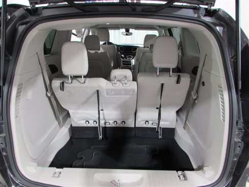 Used 2021 Chrysler Voyager Lxi image 35