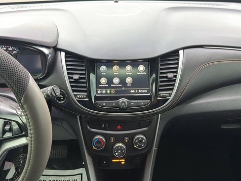 Used 2019 Chevrolet Trax LT w/ LT Convenience Package AWD/4WD image 17