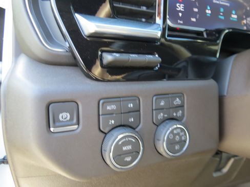 New 2026 Chevrolet Silverado 3500 LTZ w/ LTZ Convenience Package AWD/4WD image 23