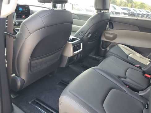 New 2026 Kia Carnival EX FWD image 21