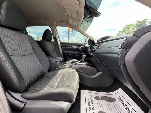 Used 2019 Nissan Rogue SV FWD image 23