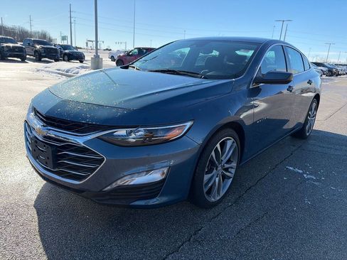 Used 2025 Chevrolet Malibu LT image 3