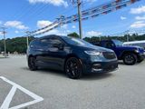 Used 2023 Chrysler Pacifica Limited w/ S Appearance Package image 3