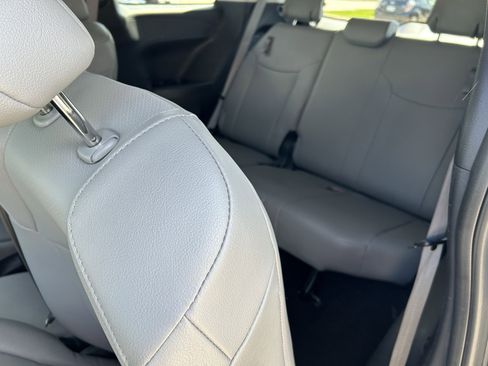 Certified 2025 Toyota Sienna XLE FWD image 19