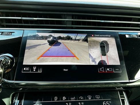 Used 2020 Audi Q8 Prestige w/ Prestige Package image 19