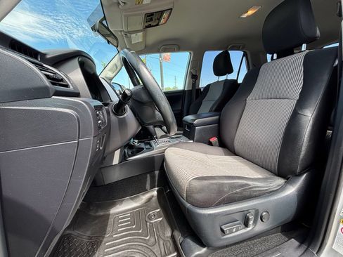 Used 2016 Toyota 4Runner SR5 AWD/4WD image 11