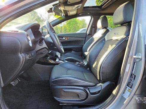 Used 2023 Kia Forte GT-Line w/ GT-Line Premium Package FWD image 13