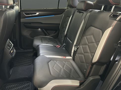 Used 2024 Volkswagen Atlas Peak Edition SE AWD/4WD image 22