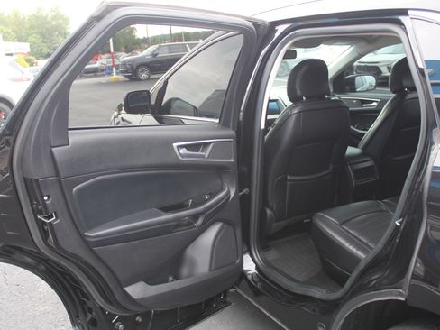 Used 2019 Ford Edge SEL w/ Equipment Group 201A AWD/4WD image 21