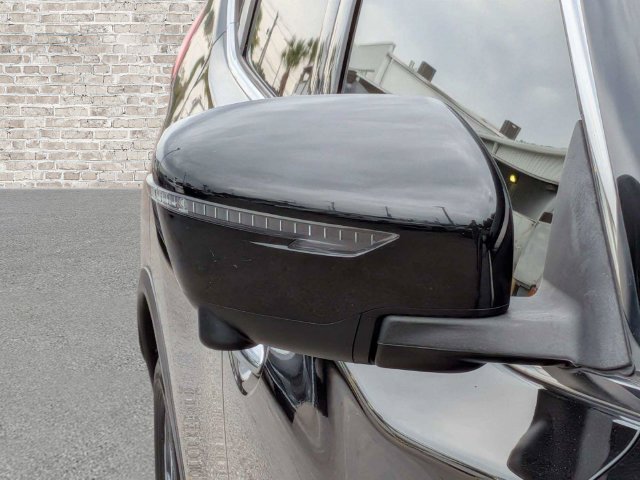 Used 2017 Nissan Rogue SL w/ SL Premium Package FWD image 12