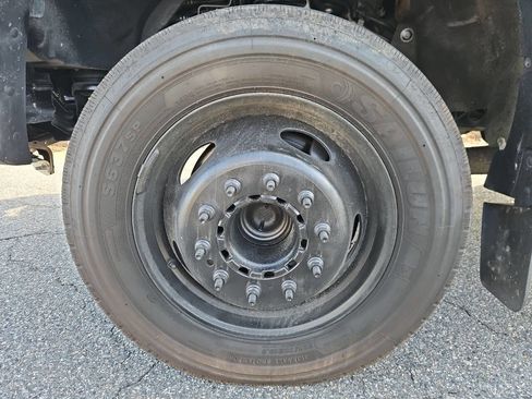 Used 2011 Ford F450 XL w/ XL Value Pkg image 21