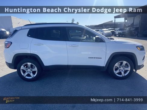 Used 2023 Jeep Compass Latitude image 4