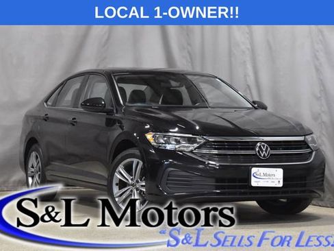 Used 2024 Volkswagen Jetta SE image 1