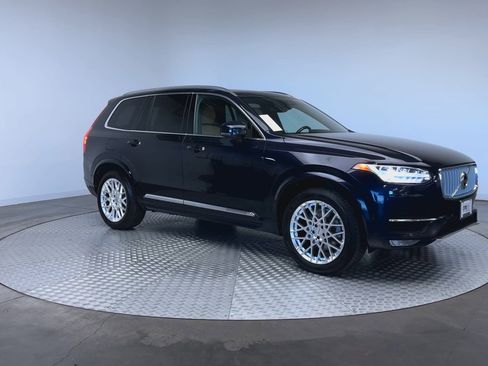 Used 2017 Volvo XC90 T6 Inscription w/ Vision Package AWD/4WD image 2