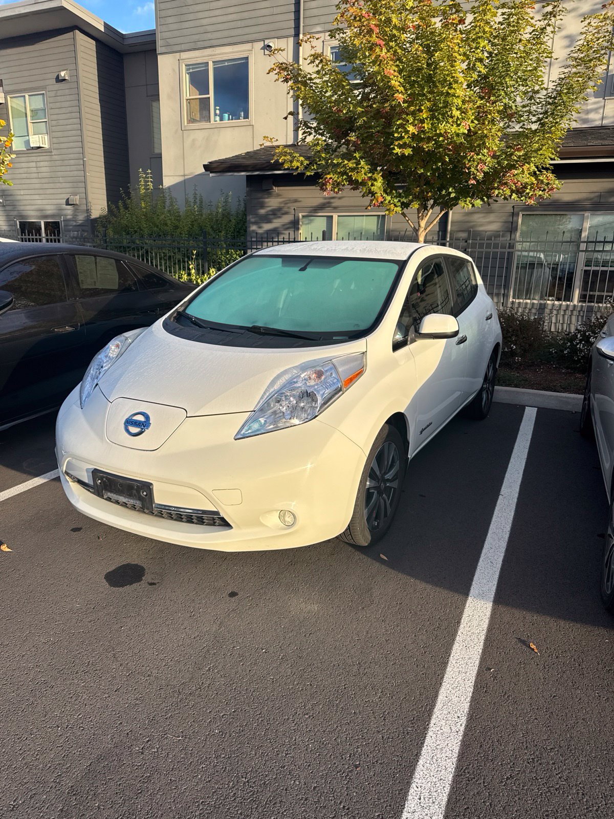 Used 2016 Nissan Leaf SV FWD image 1