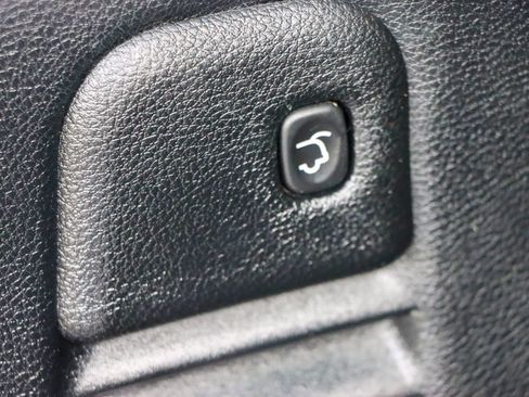 Used 2017 Jeep Grand Cherokee Overland image 24