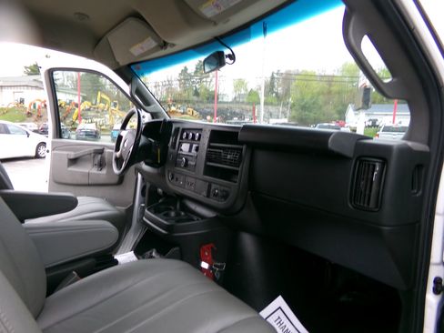 Used 2018 Chevrolet Express 3500 Extended w/ Driver Convenience Package image 16