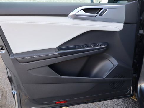 New 2026 Volkswagen Taos SE AWD/4WD image 12