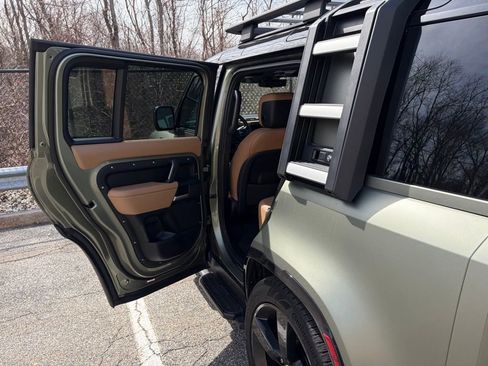 Certified 2025 Land Rover Defender 110 X-Dynamic SE image 12