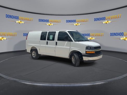 Used 2025 Chevrolet Express 2500 w/ Driver Convenience Package RWD image 5