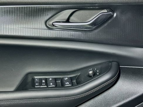 New 2025 Jeep Grand Cherokee Altitude AWD/4WD image 12