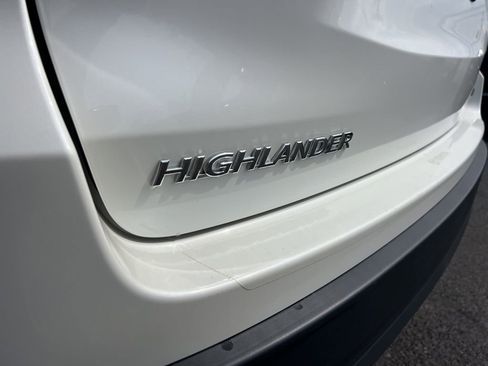 Used 2017 Toyota Highlander LE AWD/4WD image 29