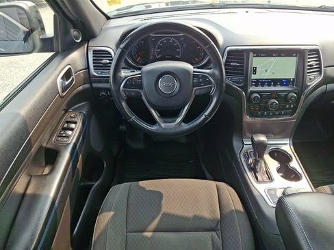 Used 2018 Jeep Grand Cherokee Laredo AWD/4WD image 11