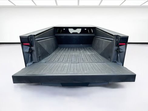 Used 2025 Tesla Cybertruck AWD Crew Cab image 18
