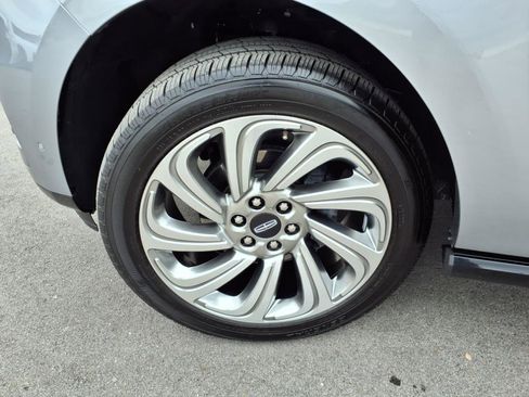 Used 2024 Lincoln Navigator Reserve image 9