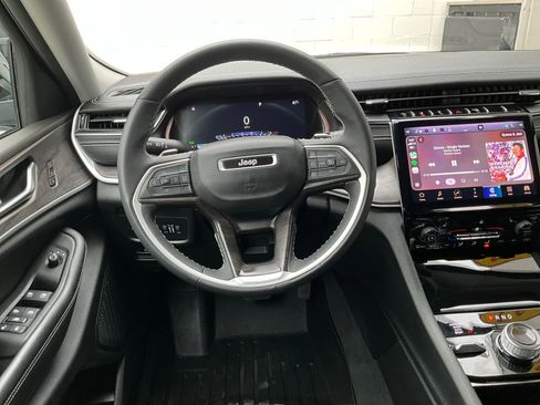 Used 2023 Jeep Grand Cherokee L Limited image 16