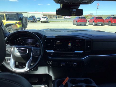 Used 2025 GMC Sierra 1500 SLT AWD/4WD image 14