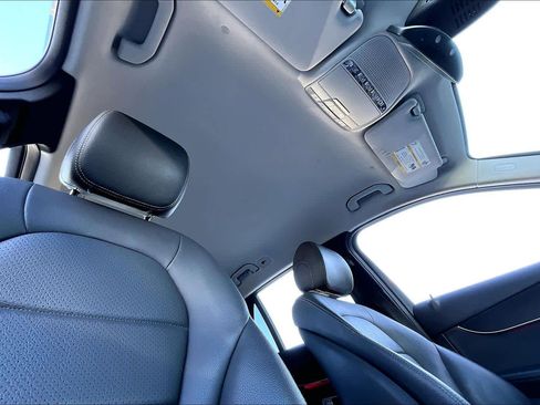 Used 2021 Mercedes-Benz GLC 300 image 12