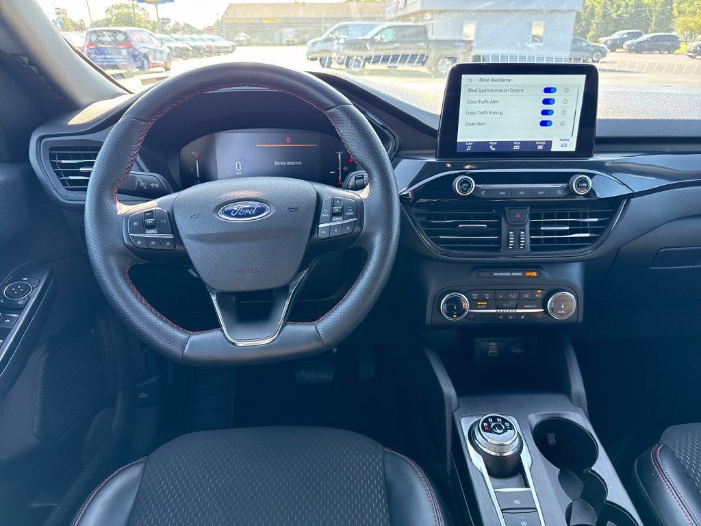 Used 2025 Ford Escape ST-Line Select AWD/4WD image 9