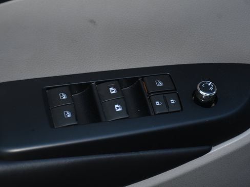 Used 2019 Toyota Highlander XLE image 11