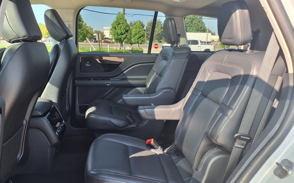 Used 2025 Lincoln Aviator Reserve RWD image 16